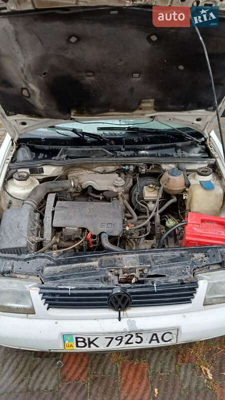 Грузовой фургон Volkswagen Caddy 1997 в Дубровице