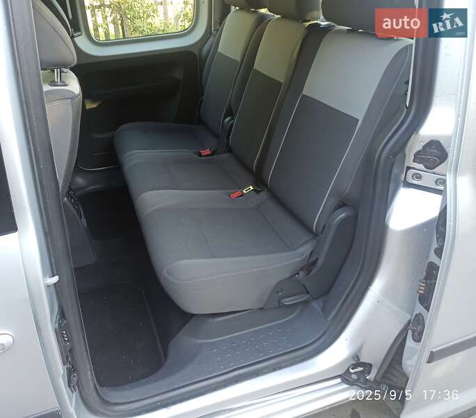Минивэн Volkswagen Caddy 2010 в Ровно фото 5 Минивэн Volkswagen Caddy 2010 в Ровно