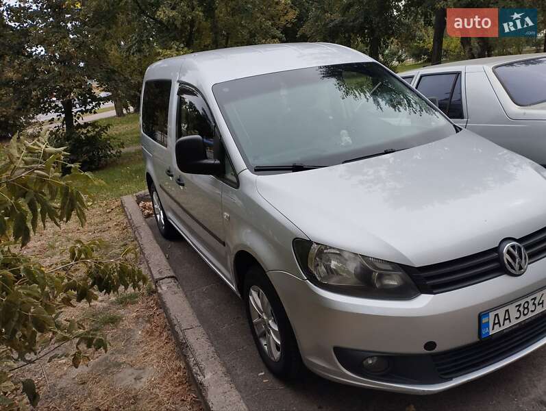 Минивэн Volkswagen Caddy 2013 в Киеве