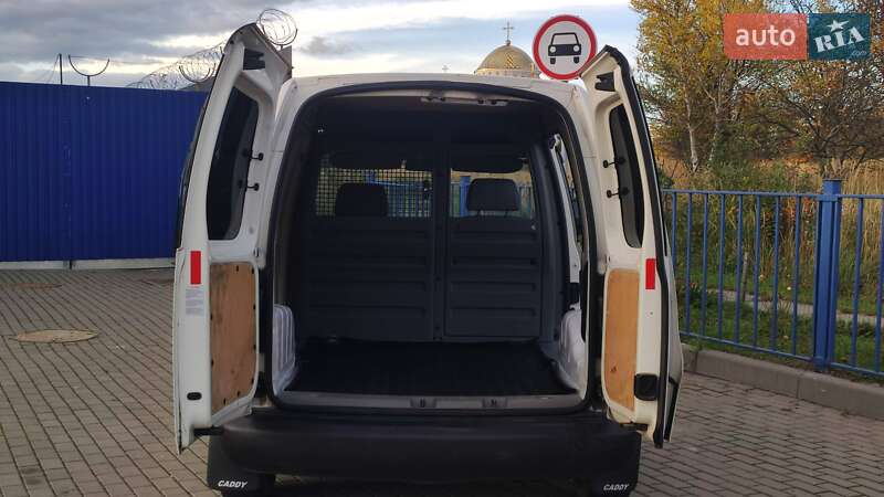Грузовой фургон Volkswagen Caddy 2006 в Дрогобыче