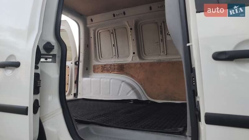 Грузовой фургон Volkswagen Caddy 2006 в Дрогобыче