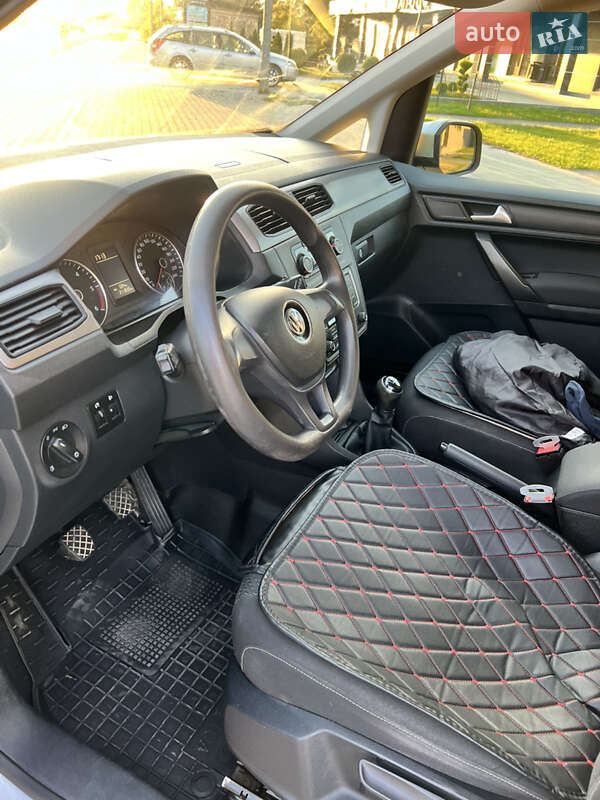 Минивэн Volkswagen Caddy 2016 в Виноградове фото 10 Минивэн Volkswagen Caddy 2016 в Виноградове