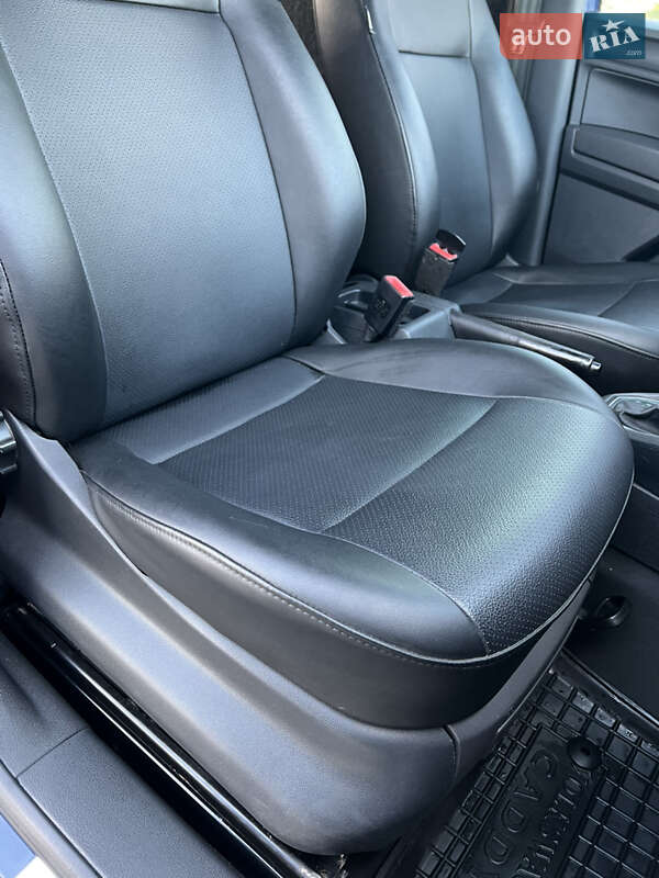 Минивэн Volkswagen Caddy 2015 в Черновцах