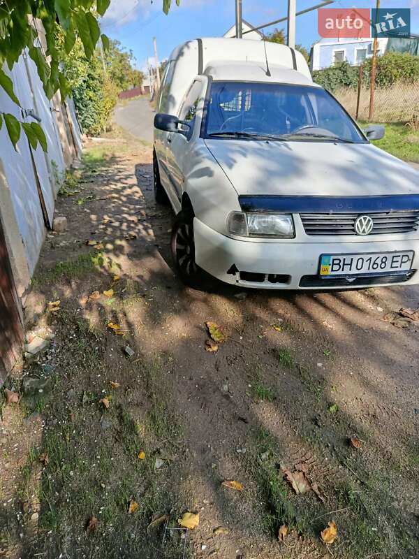 Грузовой фургон Volkswagen Caddy 2003 в Одессе