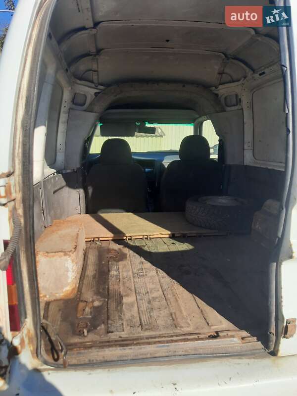 Вантажний фургон Volkswagen Caddy 2002 в Олександрівці (Краматорського району)