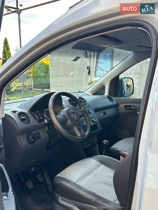 Мінівен Volkswagen Caddy 2012 в Іршаві