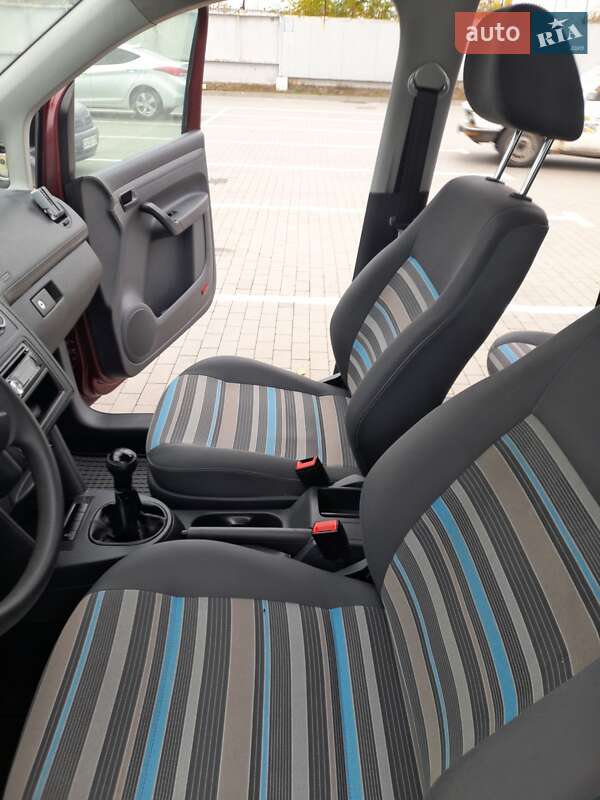 Мінівен Volkswagen Caddy 2011 в Рокитному