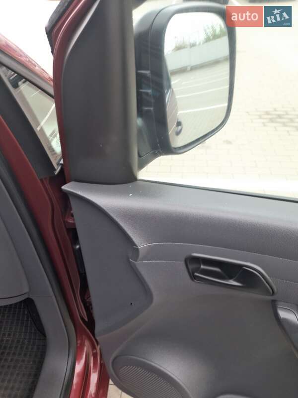 Мінівен Volkswagen Caddy 2011 в Рокитному