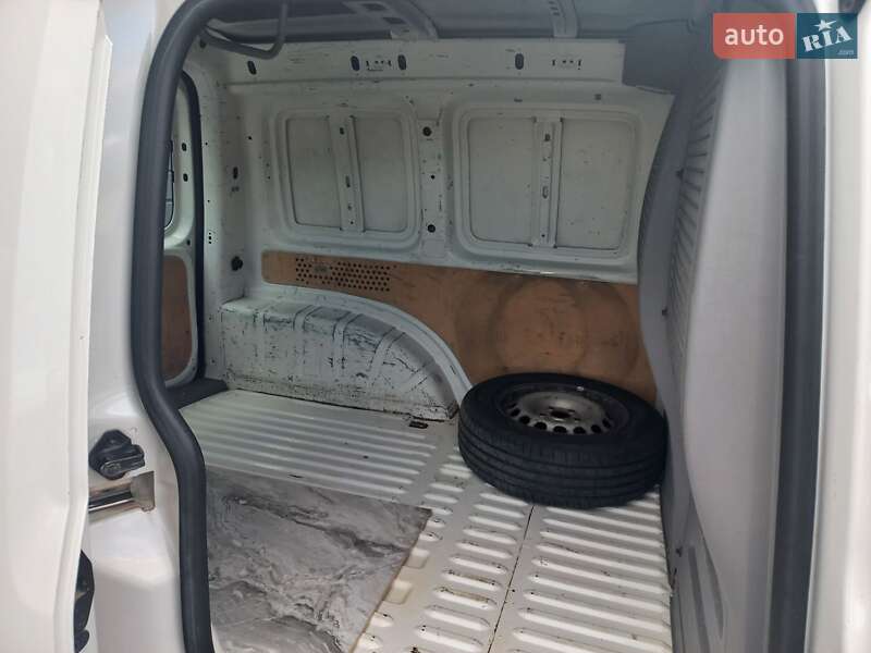 Грузовой фургон Volkswagen Caddy 2007 в Ивано-Франковске фото 13 Грузовой фургон Volkswagen Caddy 2007 в Ивано-Франковске
