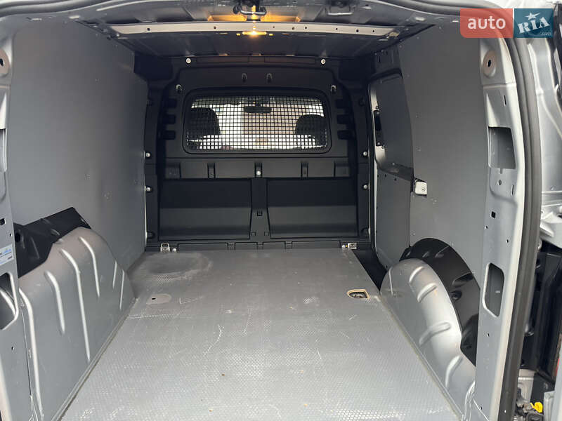 Вантажний фургон Volkswagen Caddy 2022 в Радивиліві