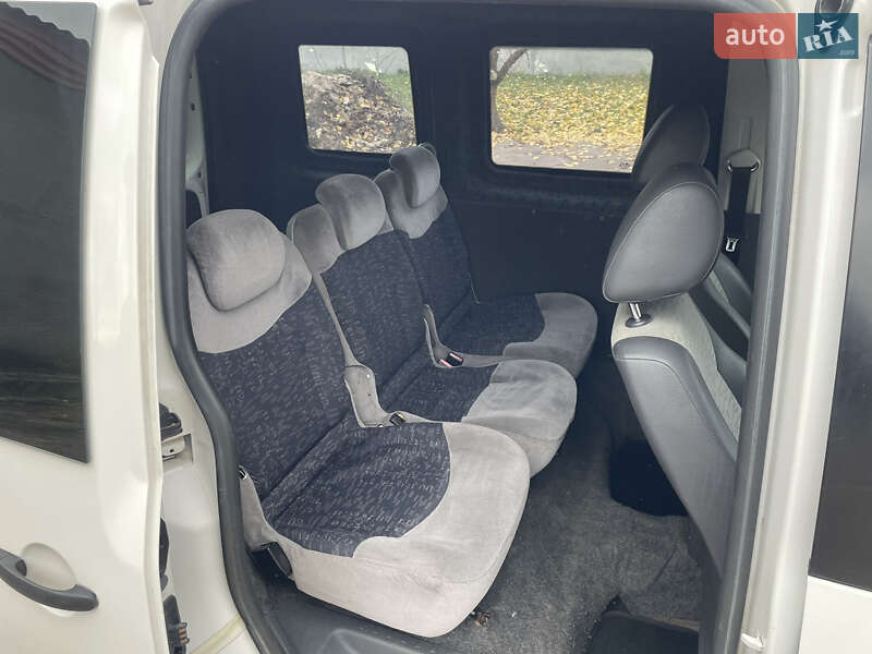 Мінівен Volkswagen Caddy 2011 в Борзні