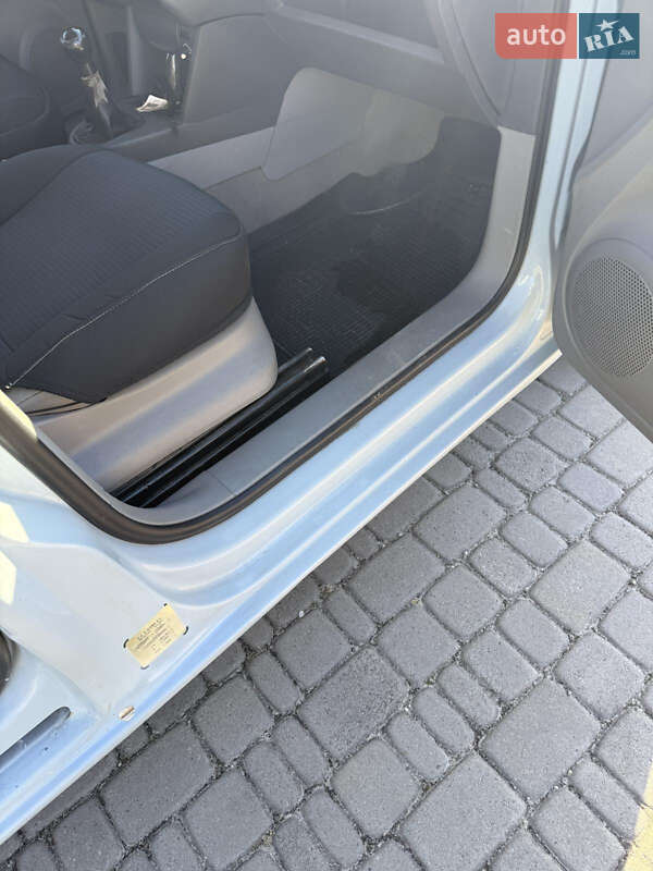 Минивэн Volkswagen Caddy 2004 в Львове