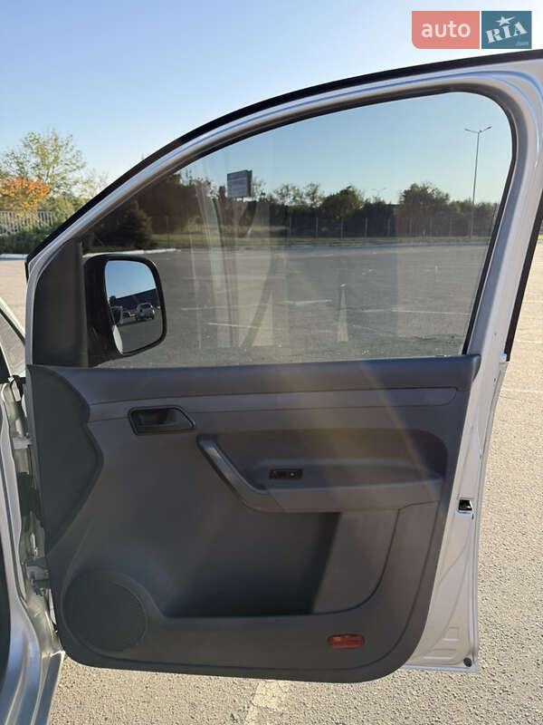 Грузовой фургон Volkswagen Caddy 2011 в Полтаве