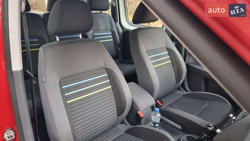 Минивэн Volkswagen Caddy 2014 в Киеве фото 24 Минивэн Volkswagen Caddy 2014 в Киеве