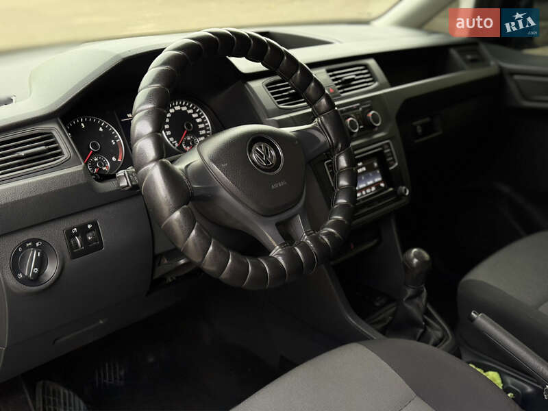 Грузопассажирский фургон Volkswagen Caddy 2016 в Николаеве