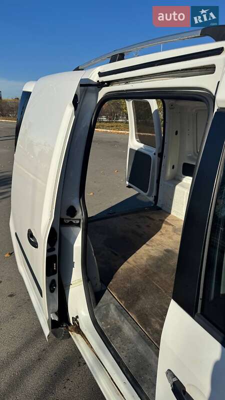 Грузовой фургон Volkswagen Caddy 2013 в Киеве