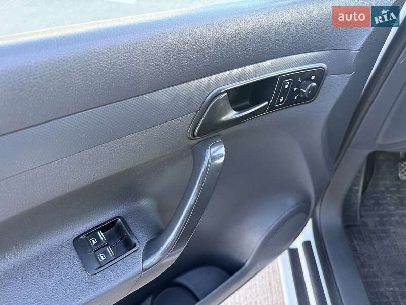 Грузовой фургон Volkswagen Caddy 2011 в Киеве фото 11 Грузовой фургон Volkswagen Caddy 2011 в Киеве