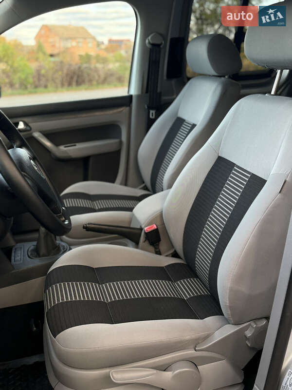 Минивэн Volkswagen Caddy 2010 в Виннице