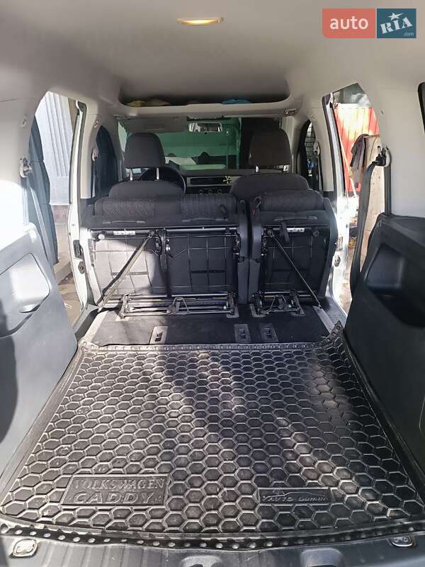 Минивэн Volkswagen Caddy 2015 в Кельменцах