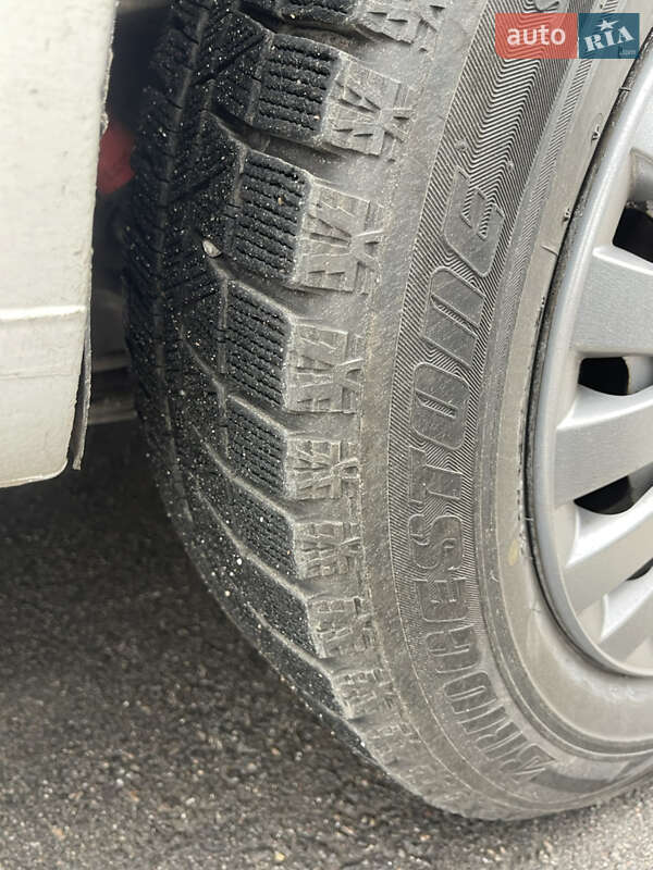 Вантажний фургон Volkswagen Caddy 2013 в Києві