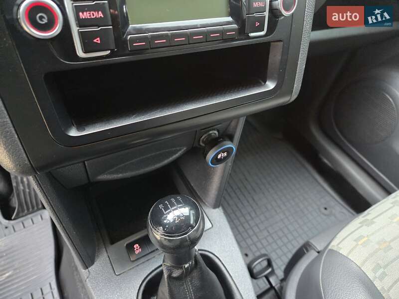 Грузовой фургон Volkswagen Caddy 2011 в Подволочиске