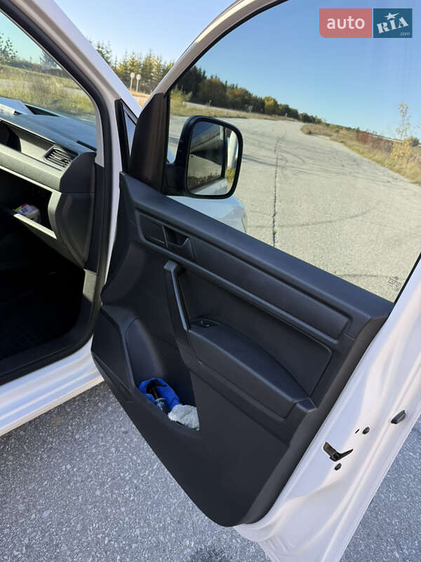 Вантажний фургон Volkswagen Caddy 2015 в Тернополі