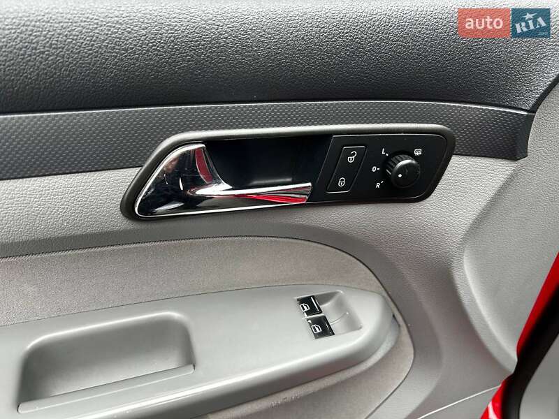 Мінівен Volkswagen Caddy 2009 в Чернівцях