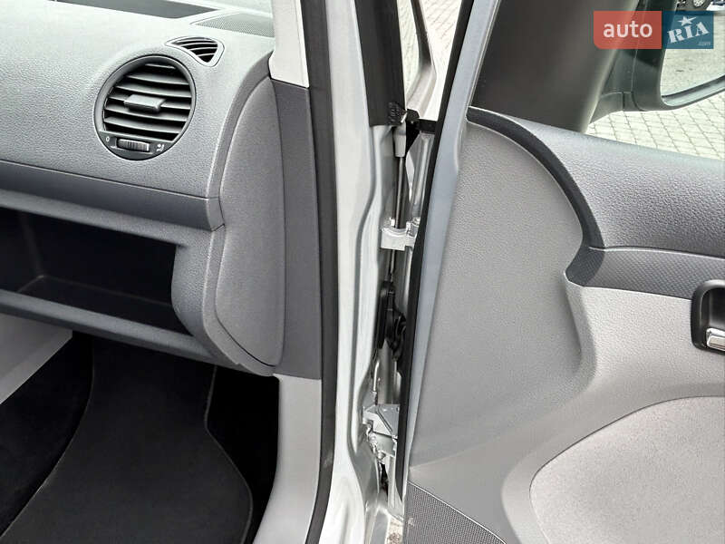 Мінівен Volkswagen Caddy 2009 в Радивиліві