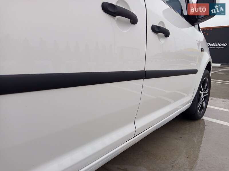 Минивэн Volkswagen Caddy 2005 в Звягеле