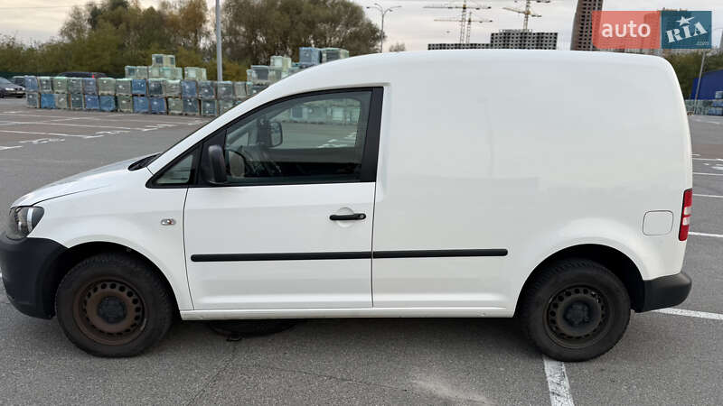 Грузовой фургон Volkswagen Caddy 2015 в Киеве