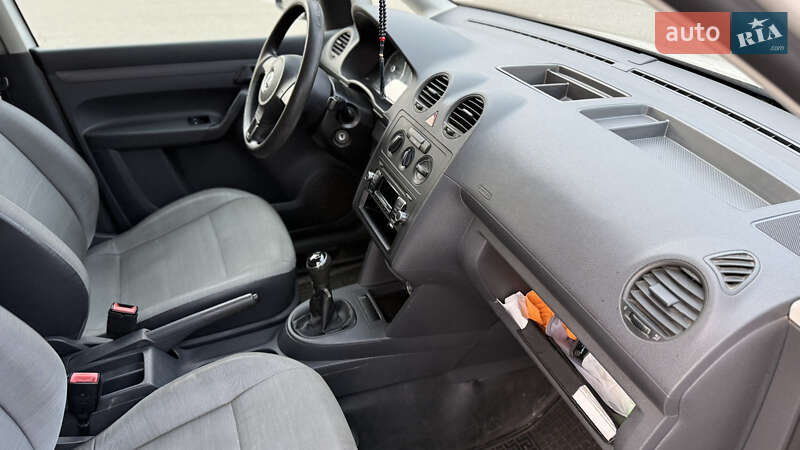 Грузовой фургон Volkswagen Caddy 2015 в Киеве