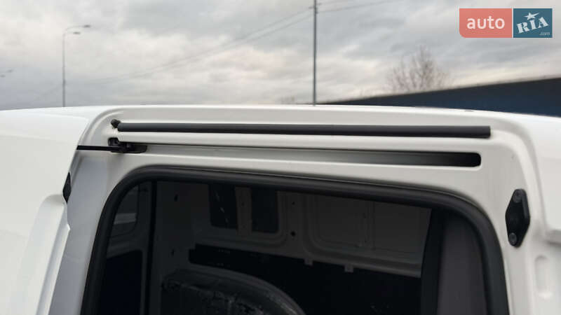 Грузовой фургон Volkswagen Caddy 2015 в Киеве