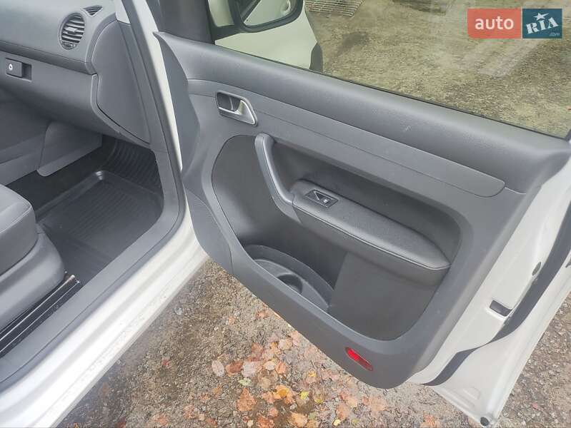 Мінівен Volkswagen Caddy 2012 в Києві