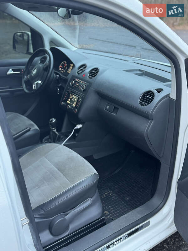 Мінівен Volkswagen Caddy 2014 в Черкасах