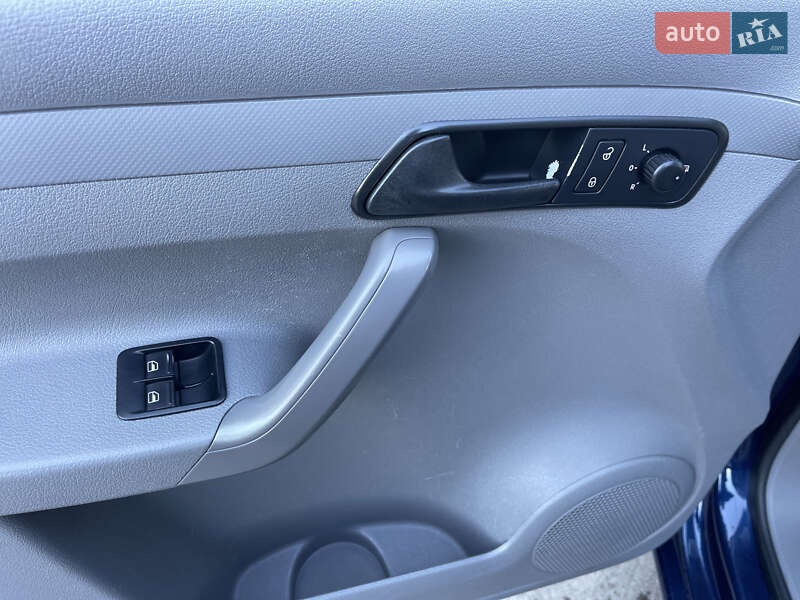 Минивэн Volkswagen Caddy 2008 в Киеве