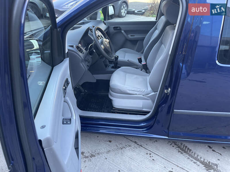 Минивэн Volkswagen Caddy 2008 в Киеве