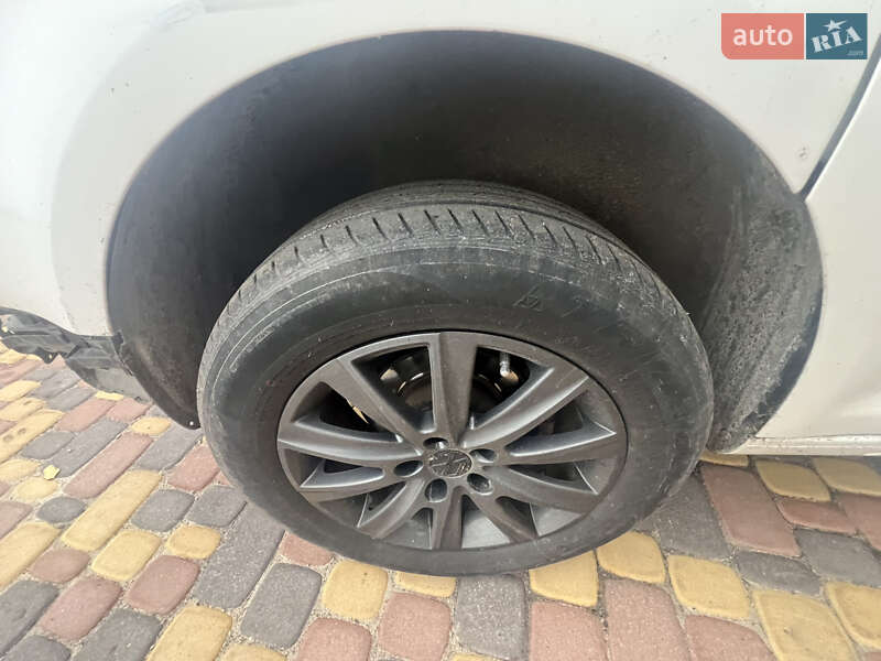 Грузовой фургон Volkswagen Caddy 2015 в Кропивницком