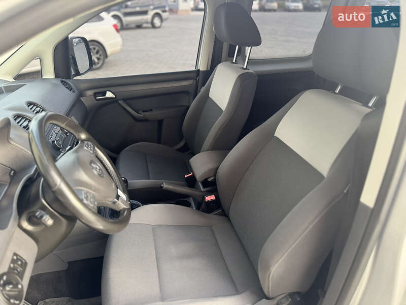 Мінівен Volkswagen Caddy 2013 в Сарнах