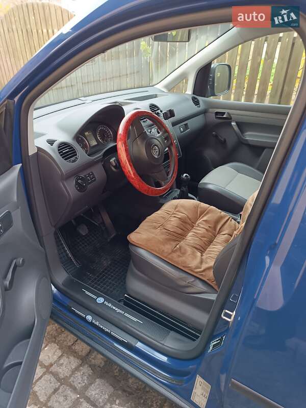 Минивэн Volkswagen Caddy 2010 в Коростышеве