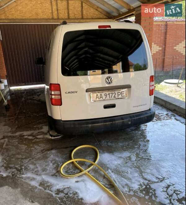 Вантажний фургон Volkswagen Caddy 2012 в Києві