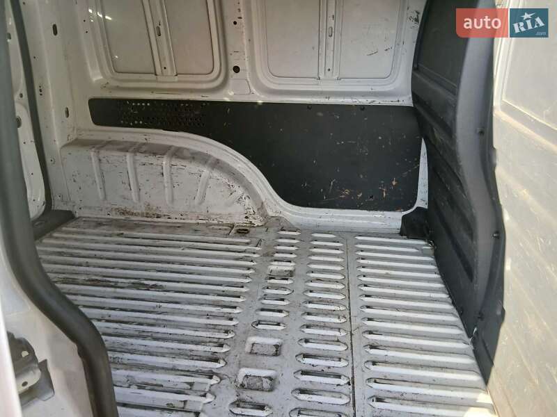 Вантажний фургон Volkswagen Caddy 2013 в Нових Санжарах фото 8 Вантажний фургон Volkswagen Caddy 2013 в Нових Санжарах