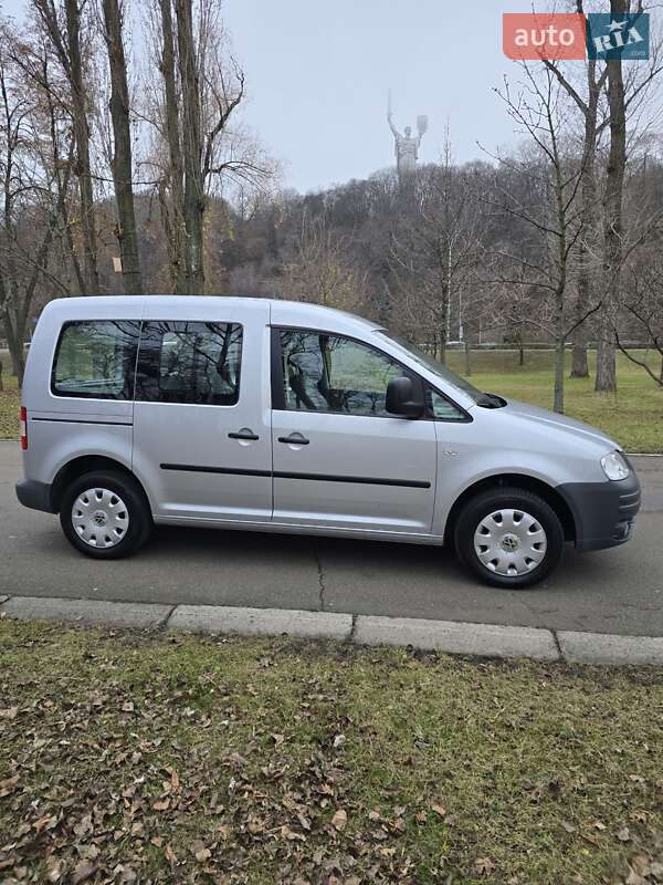 Мінівен Volkswagen Caddy 2009 в Києві