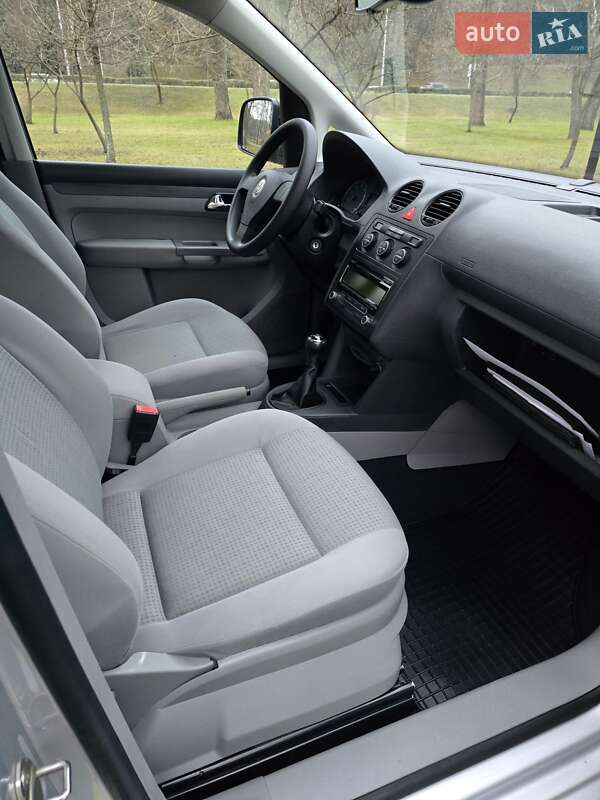 Мінівен Volkswagen Caddy 2009 в Києві