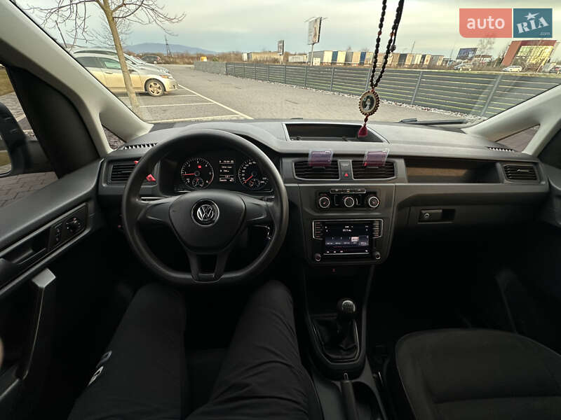 Вантажопасажирський фургон Volkswagen Caddy 2016 в Мукачевому