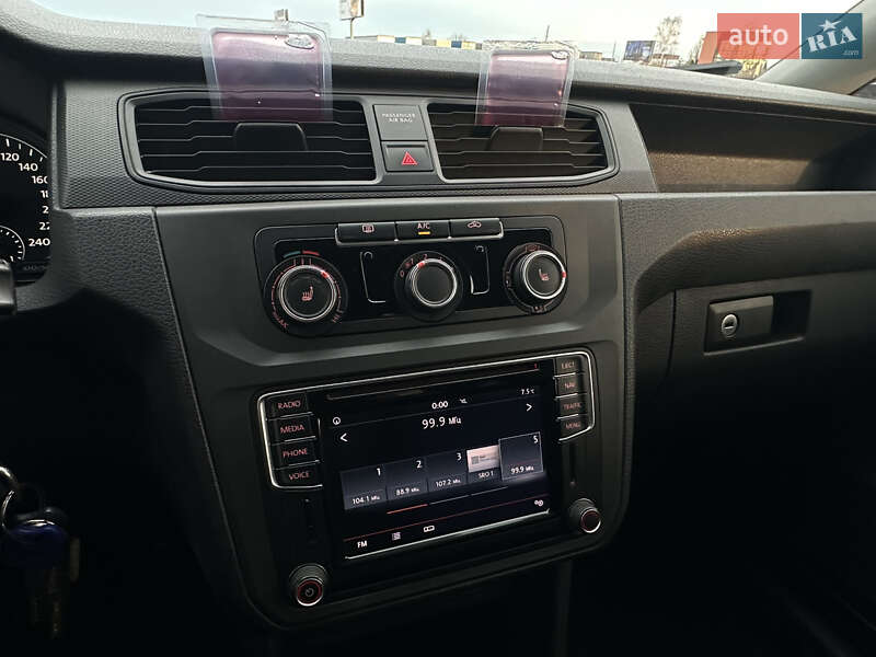 Вантажопасажирський фургон Volkswagen Caddy 2016 в Мукачевому