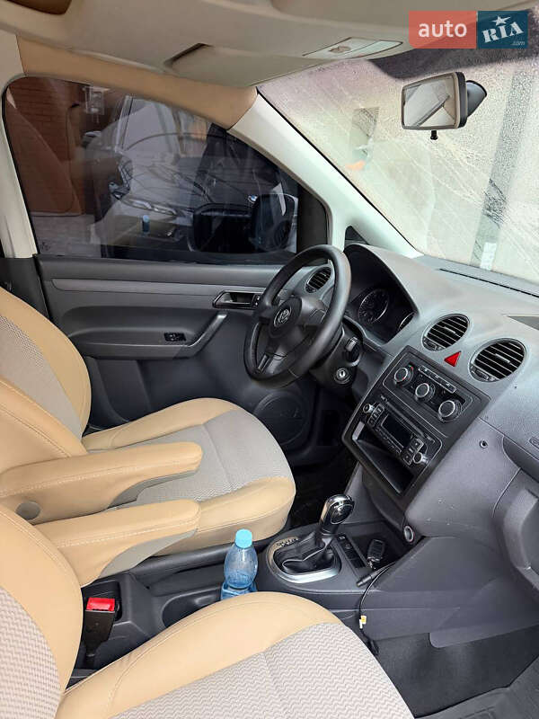 Вантажний фургон Volkswagen Caddy 2013 в Києві