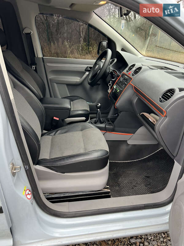 Вантажопасажирський фургон Volkswagen Caddy 2008 в Києві