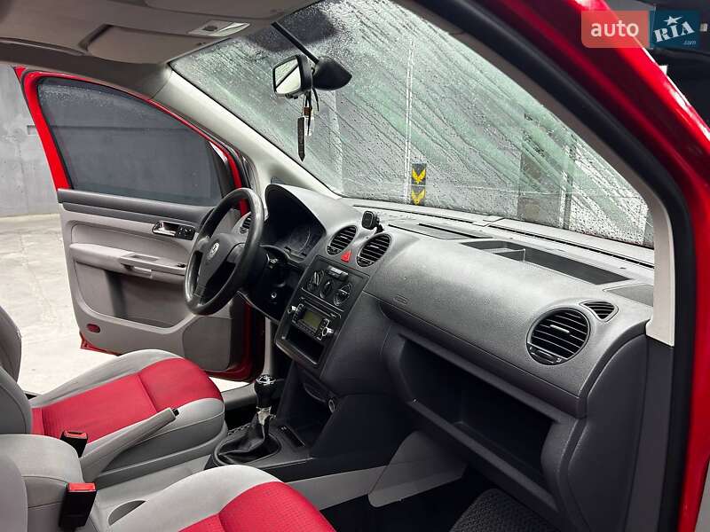 Мінівен Volkswagen Caddy 2009 в Чернівцях