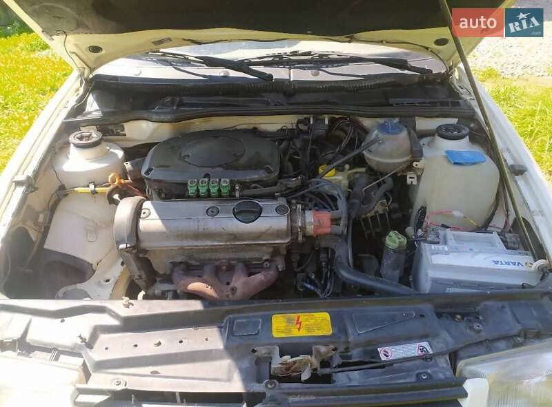 Вантажний фургон Volkswagen Caddy 1998 в Бібрці