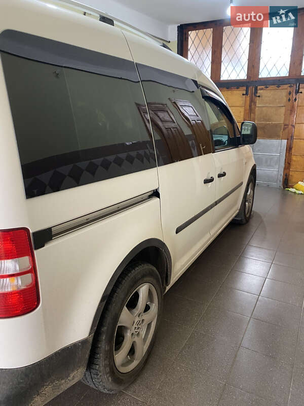 Мінівен Volkswagen Caddy 2011 в Чернівцях